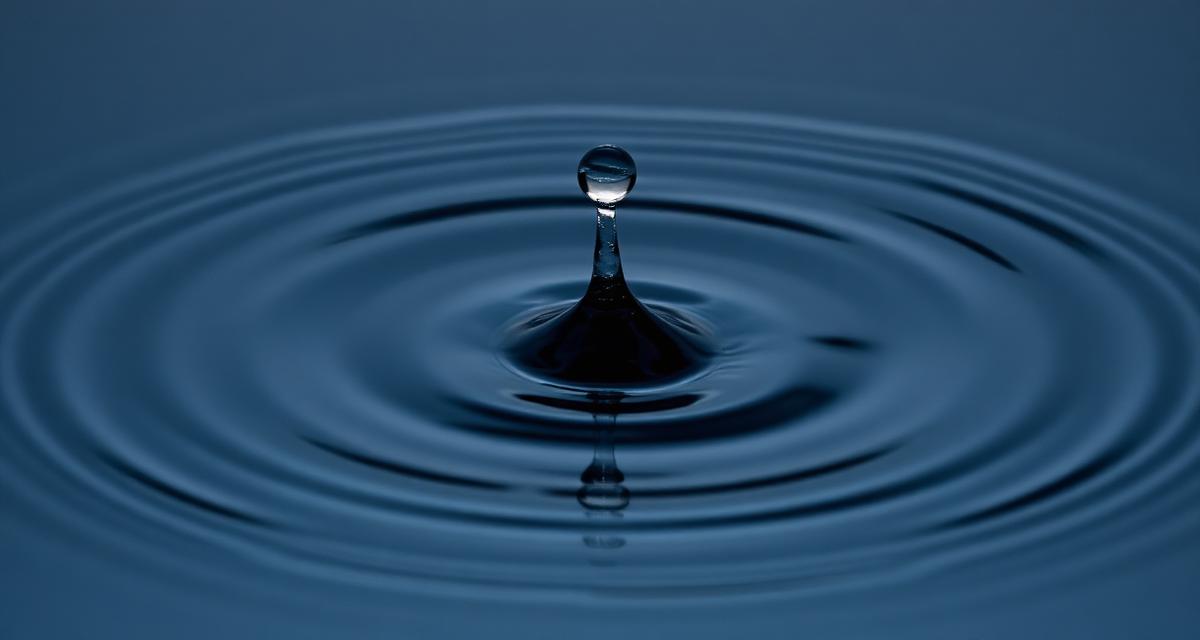 A single second frozen in time — ripples spreading outward, just like global activity